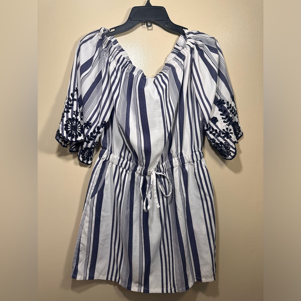Blue & White Style House off the shoulder dress. Size Large.
(INV#A8)